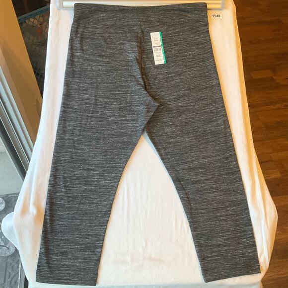 Time & Tru Women’s High Rise Cropped Leggings size XL (16-18), Solid Gray - Picture 7 of 7